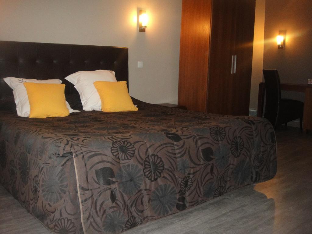 Hotel L' Ecu Montbard Room photo